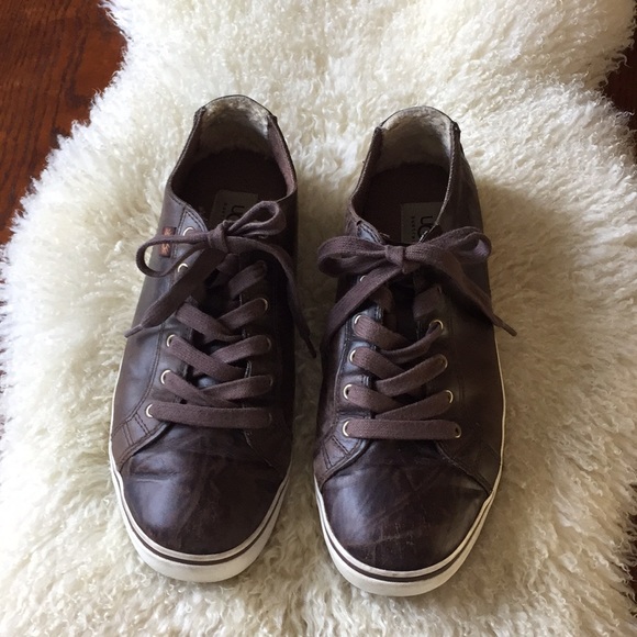 UGG Australia Roxford Bomber shoes - Picture 2 of 9